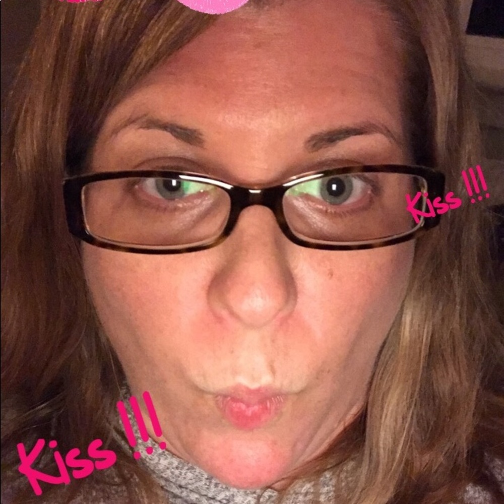 Meet your Posher, Laura